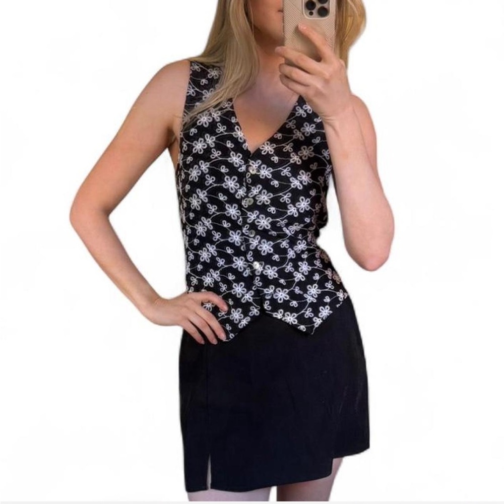 Vintage Worthington Black and White Floral Patterned Blouse / Vest